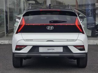 57200 : Hyundai Sarreguemines - Theobald Automobiles - HYUNDAI Bayon - Bayon - Atlas White/Toit+rétros Black - Traction - Essence