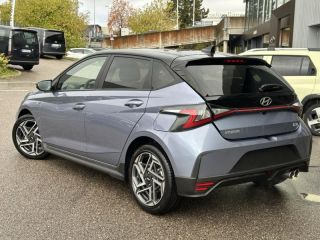 54520 : Hyundai Nancy - Théobald Automobiles - HYUNDAI i20 - i20 - Meta Blue Métal/Toit+rétros Black - Traction - Essence