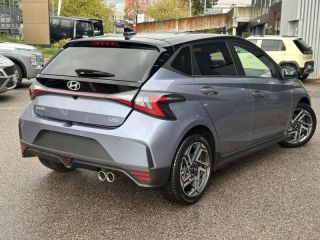 54520 : Hyundai Nancy - Théobald Automobiles - HYUNDAI i20 - i20 - Meta Blue Métal/Toit+rétros Black - Traction - Essence