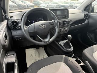 29200 : Hyundai Brest - Iroise Automobiles - HYUNDAI i10 - i10 - Sleek Silver Métal - Traction - Essence