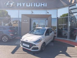 19100 : Hyundai Brive-la-Gaillarde - Garage Pouget - HYUNDAI i10 - i10 - Sleek Silver Métal/Toit/rétros Black - Traction - Essence