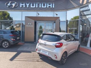 19100 : Hyundai Brive-la-Gaillarde - Garage Pouget - HYUNDAI i10 - i10 - Sleek Silver Métal/Toit/rétros Black - Traction - Essence