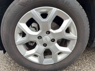 75010 : Hyundai Paris Nord - Goncourt Automobiles - JEEP AVENGER Altitude - AVENGER - NOIR - Boîte manuelle - Essence sans plomb