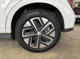 45000 : Hyundai Orléans - GCA - HYUNDAI Kona - Kona - Chalk White Métal - Traction - Electrique