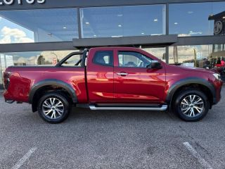 54520 : Hyundai Nancy - Théobald Automobiles - ISUZU D-Max - D-Max - Red Spinel Mica - Transmission intégrale enclenc - Diesel