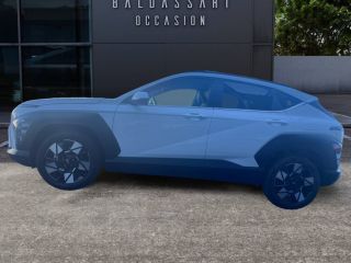 75010 : Hyundai Paris Nord - Goncourt Automobiles - HYUNDAI KONA Creative - KONA II - BLANC - Automate sequentiel - Essence / Courant électrique