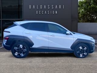 75010 : Hyundai Paris Nord - Goncourt Automobiles - HYUNDAI KONA Creative - KONA II - BLANC - Automate sequentiel - Essence / Courant électrique