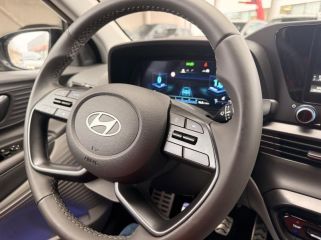 45000 : Hyundai Orléans Motors - HYUNDAI Bayon - Bayon - Atlas White Métal/Toit+rétros Black - Traction - Essence