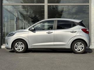 57200 : Hyundai Sarreguemines - Theobald Automobiles - HYUNDAI i10 - i10 - Sleek Silver Métal - Traction - Essence