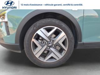 56000 : Hyundai Vannes - Park Lann Automobiles - HYUNDAI Bayon - Bayon - Mangrove Green Métal/Toit/rétros Black - Traction - Essence/Micro-Hybride