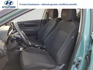 56000 : Hyundai Vannes - Park Lann Automobiles - HYUNDAI Bayon - Bayon - Mangrove Green Métal/Toit/rétros Black - Traction - Essence/Micro-Hybride