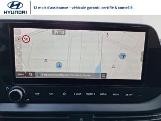 56000 : Hyundai Vannes - Park Lann Automobiles - HYUNDAI Bayon - Bayon - Mangrove Green Métal/Toit/rétros Black - Traction - Essence/Micro-Hybride