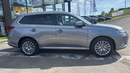 75010 : Hyundai Paris Nord - Goncourt Automobiles - MITSUBISHI OUTLANDER PHEV Instyle - OUTLANDER III - Gris - Automate à fonct. Continu - Essence / Courant électrique