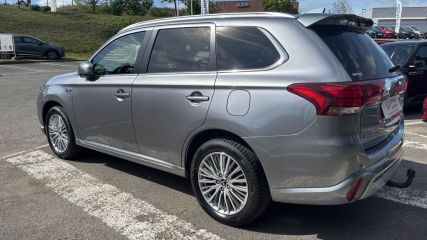 75010 : Hyundai Paris Nord - Goncourt Automobiles - MITSUBISHI OUTLANDER PHEV Instyle - OUTLANDER III - Gris - Automate à fonct. Continu - Essence / Courant électrique