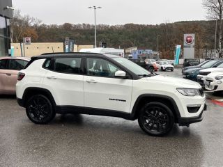 75010 : Hyundai Paris Nord - Goncourt Automobiles - JEEP COMPASS MY20 Brooklyn Edition - COMPASS II - BLANC - Boîte automatique - Essence / Courant électrique