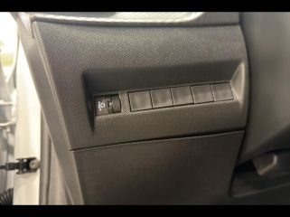 92130 : Hyundai ISSY-LES-MOULINEAUX - BPM Cars - PEUGEOT 208 - 208 - Blanc Banquise (O) - Traction - Essence