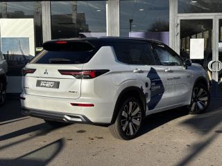 57100 : Hyundai Thionville - Théobald Automobiles - MITSUBISHI Outlander - Outlander - Diamond White Spéciale/Toit Noir - Transmission intégrale - Hybride rechargeable : Essence/Electrique