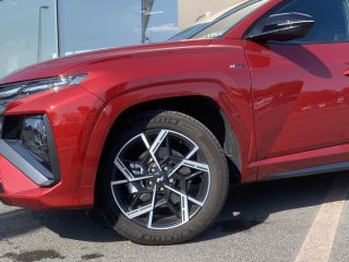 92250 : Hyundai Motor Company - HYUNDAI Tucson - Tucson - Ultimate Red Métal - Traction - Hybride : Essence/Electrique