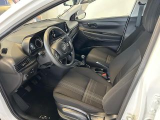 75010 : Hyundai Paris Nord - Goncourt Automobiles - HYUNDAI i20 Initia - i20 III - Blanc - Boîte manuelle - Essence sans plomb