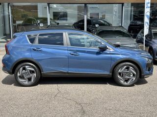 54520 : Hyundai Nancy - Théobald Automobiles - HYUNDAI Bayon - Bayon - Vibrant Blue Métal - Traction - Essence