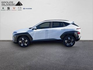 75010 : Hyundai Paris Nord - Goncourt Automobiles - HYUNDAI KONA Creative - KONA (02/2023) - ATLAS WHITE - Automate sequentiel - Essence / Courant électrique