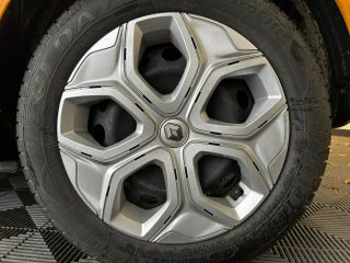 75010 : Hyundai Paris Nord - Goncourt Automobiles - RENAULT TWINGO III Zen - TWINGO III - Jaune - Boîte manuelle - Essence sans plomb