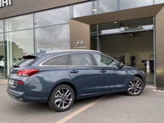 92250 : Hyundai Motor Company - HYUNDAI i30 SW - i30 SW - Teal Blue Métal - Traction - Essence/Micro-Hybride