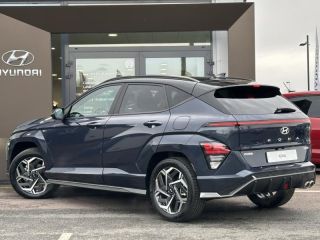57200 : Hyundai Sarreguemines - Theobald Automobiles - HYUNDAI Kona - Kona - Denim Blue prl mtl/Toit/rétros Black - Traction - Hybride : Essence/Electrique