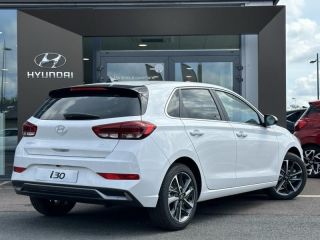 54520 : Hyundai Nancy - Théobald Automobiles - HYUNDAI i30 - i30 - Serenity White métal - Traction - Essence