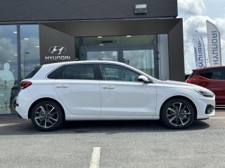54520 : Hyundai Nancy - Théobald Automobiles - HYUNDAI i30 - i30 - Serenity White métal - Traction - Essence