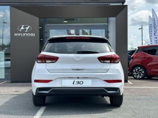 54520 : Hyundai Nancy - Théobald Automobiles - HYUNDAI i30 - i30 - Serenity White métal - Traction - Essence