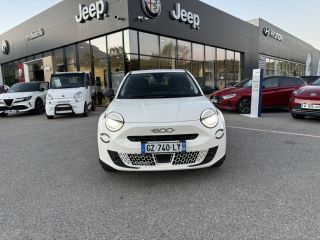 75010 : Hyundai Paris Nord - Goncourt Automobiles - FIAT 600  - 600 - Blanc - Boîte automatique - Essence sans plomb