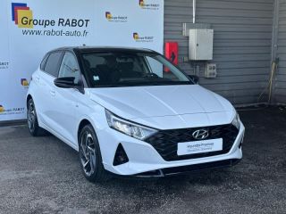 78310 : Hyundai Coignières - Socohy | Groupe Rabot - HYUNDAI i20 - i20 - Atlas White Métal/Toit/rétros Black - Traction - Essence/Micro-Hybride