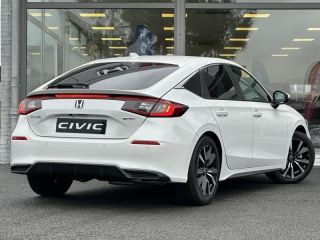 57200 : Hyundai Sarreguemines - Theobald Automobiles - HONDA Civic - Civic - Blanc Platine Nacré - Traction - Hybride : Essence/Electrique