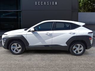 83130 : Hyundai Toulon - Autodif SAS - Groupe BALDASSARI - HYUNDAI KONA Intuitive - KONA II - BLANC - Automate sequentiel - Essence / Courant électrique