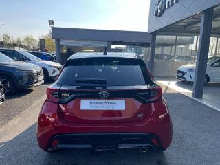 64100 : Hyundai Bayonne - Oceanic Auto - TOYOTA Yaris - Yaris - Bi-ton Rouge Intense / Toit noir - Traction - Hybride : Essence/Electrique