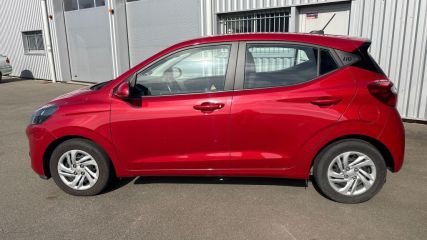 75010 : Hyundai Paris Nord - Goncourt Automobiles - HYUNDAI i10 Intuitive - i10 III - Rouge - Boîte manuelle - Essence sans plomb