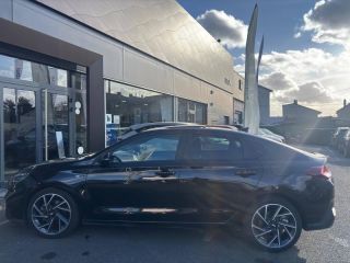 95100 : Hyundai Argenteuil - BNA - HYUNDAI i30 Fastback - i30 Fastback - Phantom Black Métal - Traction - Essence/Micro-Hybride