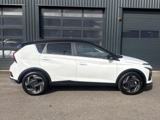 54520 : Hyundai Nancy - Théobald Automobiles - HYUNDAI Bayon - Bayon - Atlas White/Toit+rétros Black - Traction - Essence