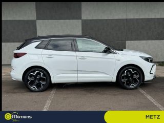 54520 : Hyundai Nancy - Théobald Automobiles - OPEL Grandland - Grandland - Blanc Jade brillant/Toit Noir - Traction - Hybride rechargeable : Essence/Electrique