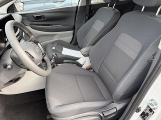 14112 : Hyundai Caen - Trajectoire Automobiles - HYUNDAI Bayon - Bayon - Atlas White - Traction - Essence