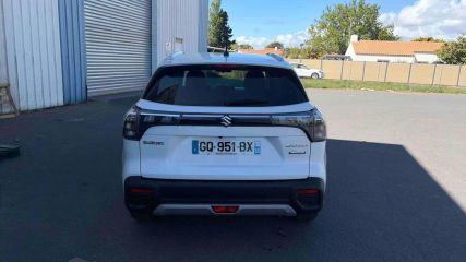 75010 : Hyundai Paris Nord - Goncourt Automobiles - SUZUKI S-CROSS Privilège - S-CROSS II - Blanc - Boîte manuelle - Essence sans plomb