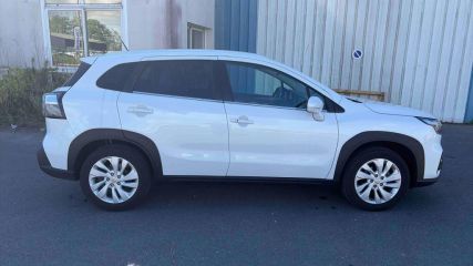 75010 : Hyundai Paris Nord - Goncourt Automobiles - SUZUKI S-CROSS Privilège - S-CROSS II - Blanc - Boîte manuelle - Essence sans plomb