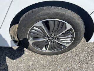 38200 : Hyundai Vienne - Groupe Central Autos - HYUNDAI IONIQ Creative - IONIQ - Blanc - Automate sequentiel - Essence / Courant électrique