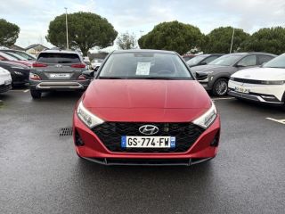 56000 : Hyundai Vannes - Park Lann Automobiles - HYUNDAI i20 - i20 - Dragon Red Métal/Toit/rétro Black - Traction - Essence/Micro-Hybride