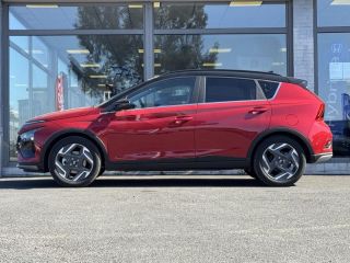 57200 : Hyundai Sarreguemines - Theobald Automobiles - HYUNDAI Bayon - Bayon - Dragon Red Métal/Toit+rétros Black - Traction - Essence