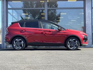 57200 : Hyundai Sarreguemines - Theobald Automobiles - HYUNDAI Bayon - Bayon - Dragon Red Métal/Toit+rétros Black - Traction - Essence