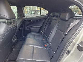 75010 : Hyundai Paris Nord - Goncourt Automobiles - LEXUS UX Luxe - UX - Gris - Automate à fonct. Continu - Essence / Courant électrique