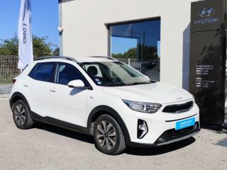 13200 : HYUNDAI Arles - Lexa Automobile - KIA STONIC Active - STONIC - Blanc - Boîte manuelle - Essence sans plomb