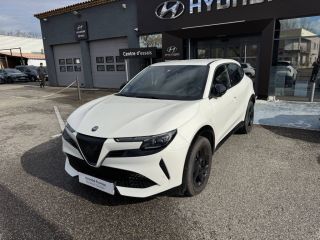 75010 : Hyundai Paris Nord - Goncourt Automobiles - ALFA ROMEO JUNIOR Premium - JUNIOR - Blanc - Automate sequentiel - Essence sans plomb